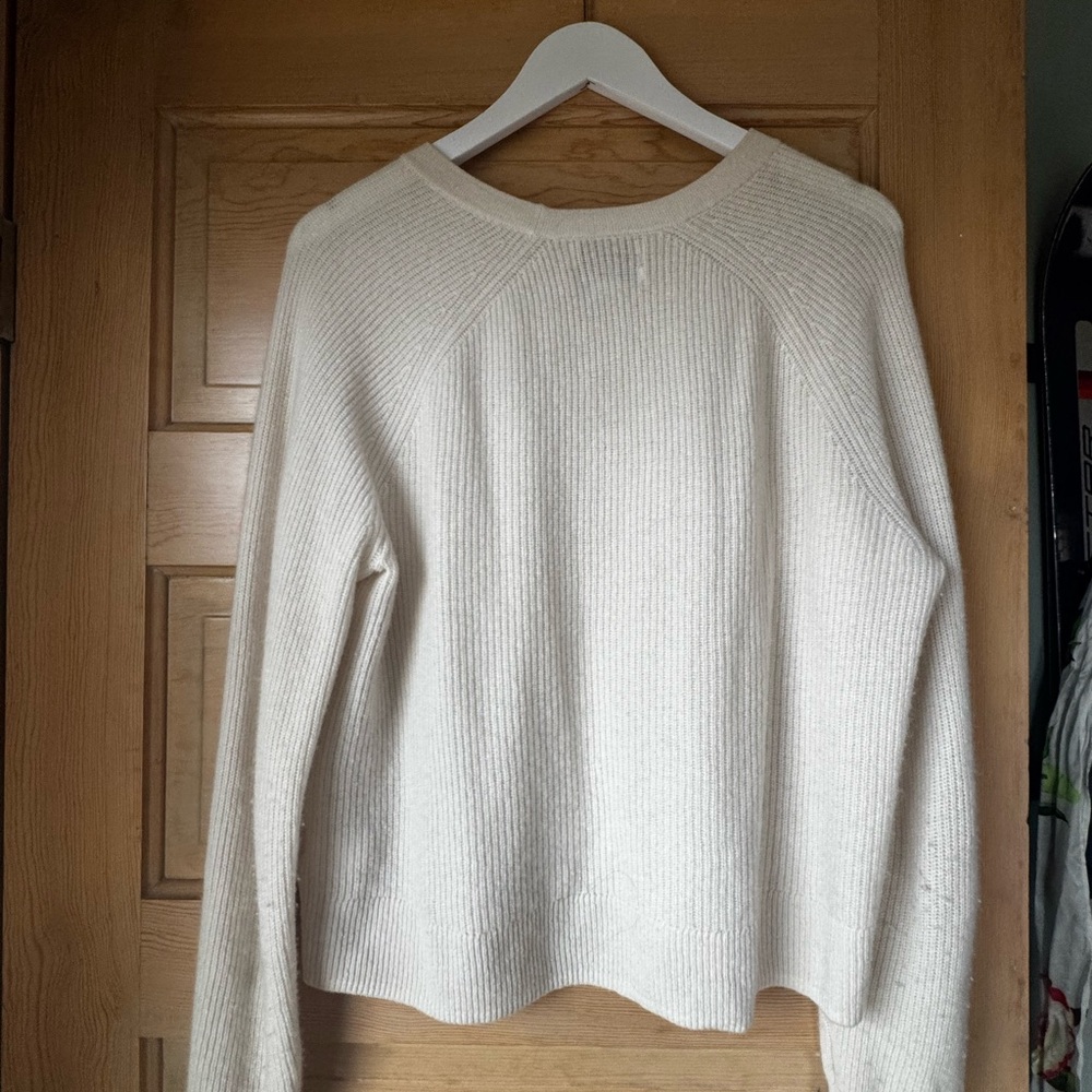 100% Cashmere Cream Sweater - Picture 2 of 7